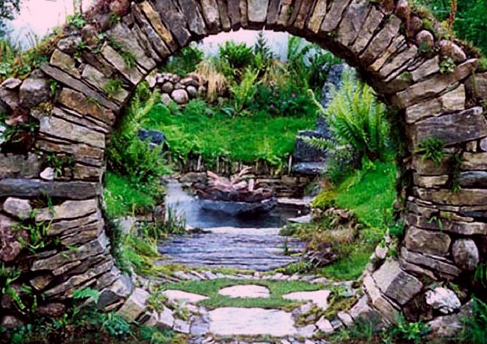 38 EyeCatching Moon Gate Designs For Your Garden • Insteading